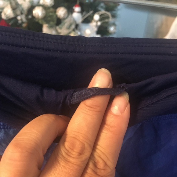 Lululemon Blue Speed Up Shorts Size 8 - Picture 6 of 12